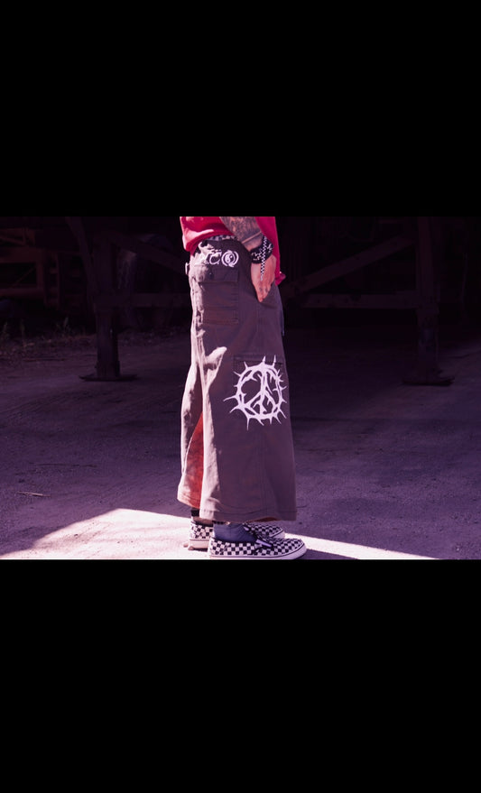 Peace comes from the thorns in life. (Capris/pants)